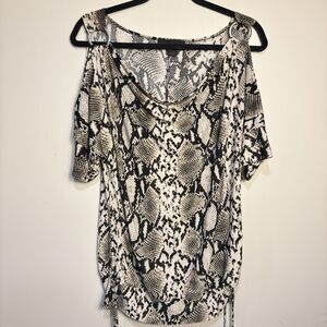 Isabella Rodriguez women cold shoulder snake print Size S grudge